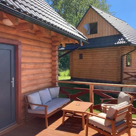 Drevenica Karolina * 波布洛维克